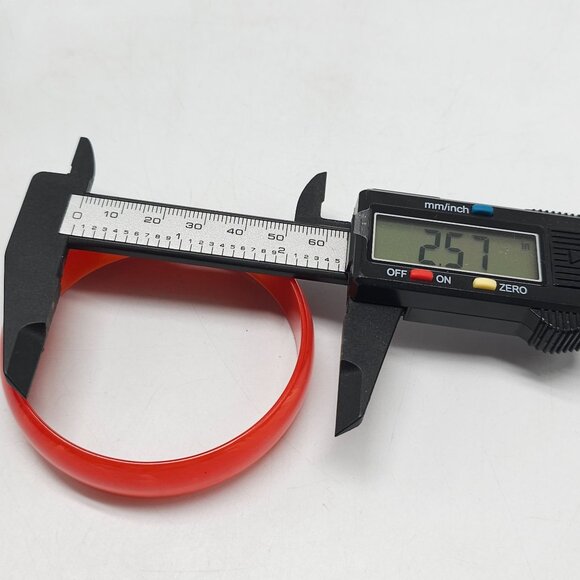 Vintage Orange Red Marbled Lucite Bangle Bracelet - Picture 5 of 5